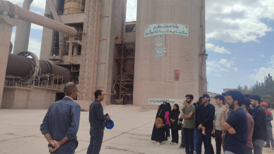 بازدید دانشجویان دانشگاه از کارخانه سیمان قاین