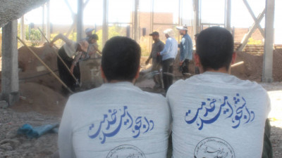 دیوار چینی مسجد دانشگاه توسط دانشجویان جهادگر