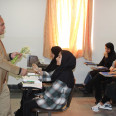تکریم دانشجویان با اهدای گل به مناسبت روز دانشجو